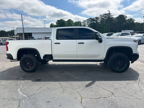 Used 2025 Chevrolet Silverado 2500 ZR2 w/ Technology Package AWD/4WD image 5