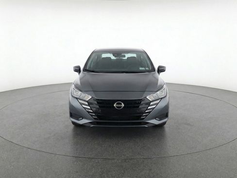 Used 2025 Nissan Versa SV image 2