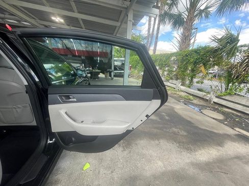 Used 2018 Hyundai Sonata SE w/ Cargo Package FWD image 8