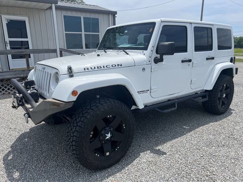 Used 2014 Jeep Wrangler Unlimited Rubicon w/ Connectivity Group AWD/4WD image 2