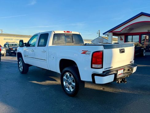 Used 2014 GMC Sierra 2500 Denali w/ Suspension Package, Off-Road image 3