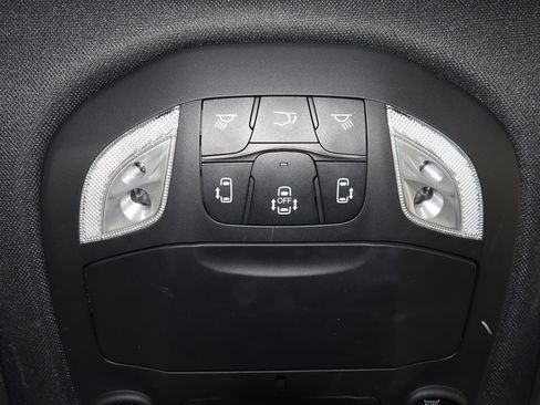 Used 2025 Chrysler Pacifica Limited image 30