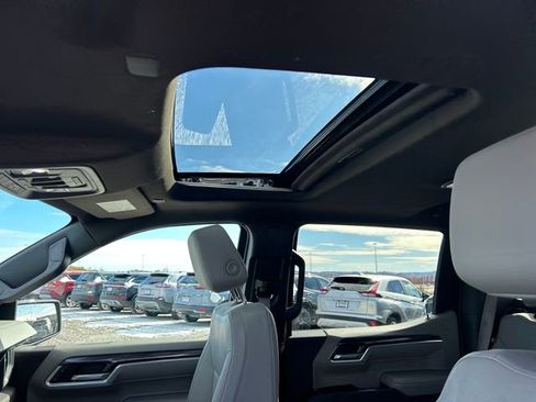 Used 2022 Chevrolet Silverado 1500 LTZ w/ LTZ Premium Package image 32