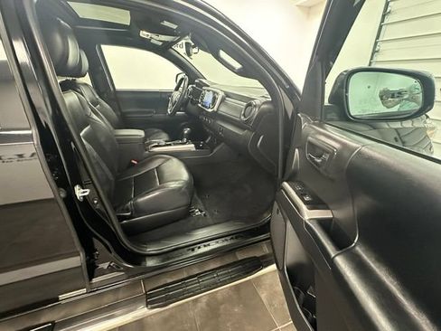 Used 2022 Toyota Tacoma Limited AWD/4WD image 27