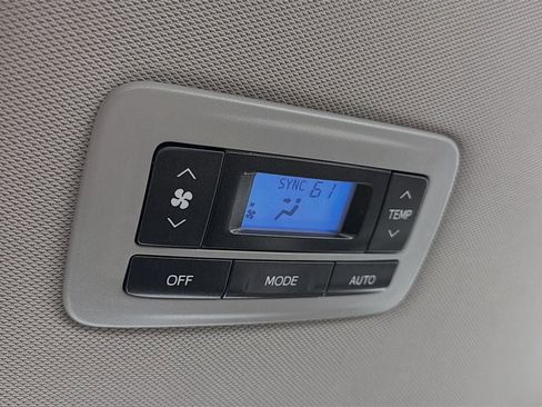 Used 2015 Toyota Sienna XLE image 27