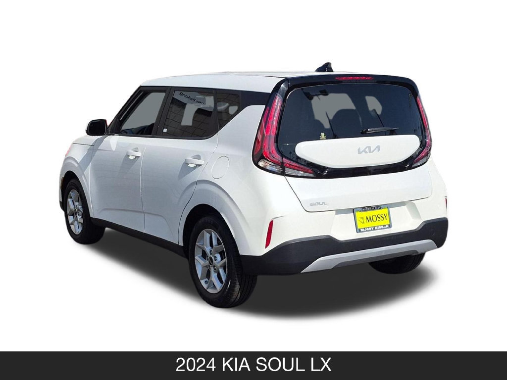 Used 2024 Kia Soul LX w/ Option Group 015 FWD image 7