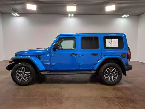 Used 2024 Jeep Wrangler Unlimited Sahara w/ Technology Group AWD/4WD image 26