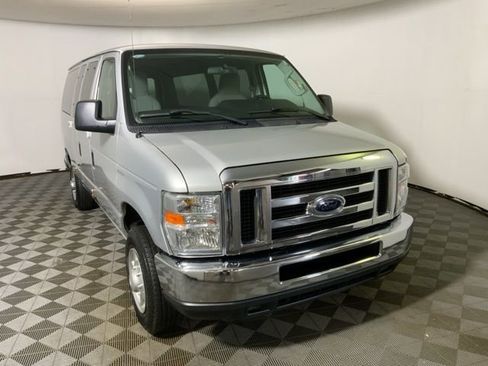 Used 2010 Ford E-350 and Econoline 350 XLT image 6