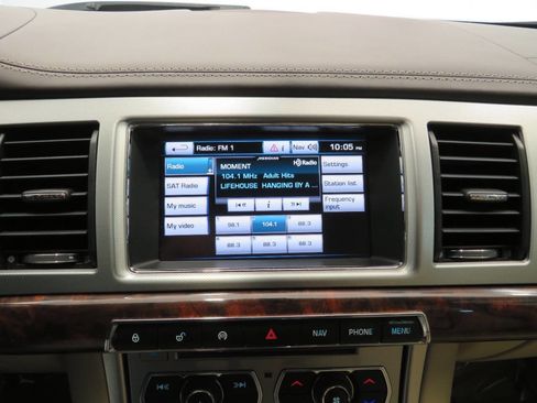 Used 2013 Jaguar XF 3.0 image 18