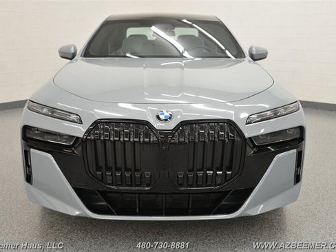 Used 2023 BMW 760i xDrive w/ Executive Package AWD/4WD image 4