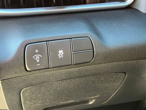 Used 2025 Hyundai Elantra SEL FWD image 27