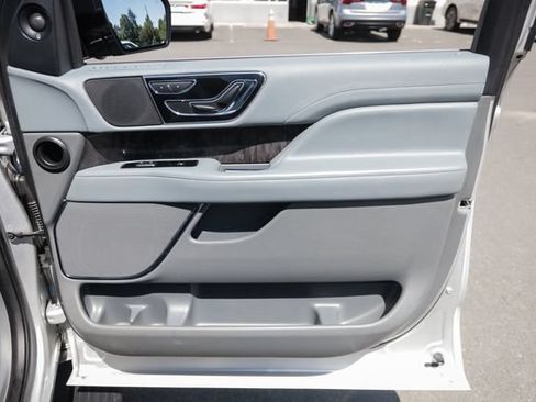 Used 2018 Lincoln Navigator L Select w/ Technology Package AWD/4WD image 68
