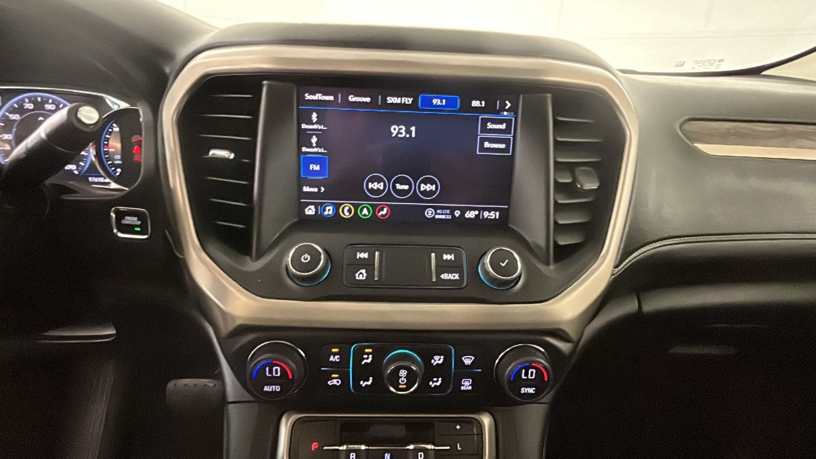 Used 2023 GMC Acadia Denali w/ Denali Technology Package AWD/4WD image 28