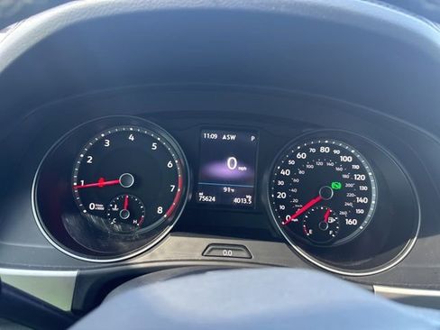 Used 2021 Volkswagen Atlas Cross Sport SE FWD image 12