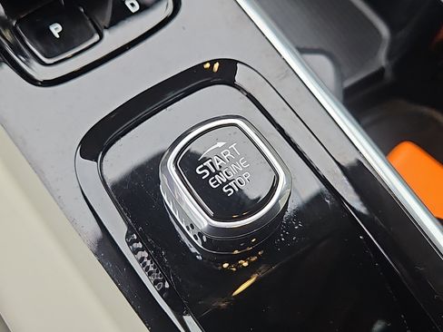 Used 2025 Volvo XC60 T8 Plus w/ Protection Package Premier image 19