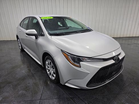 Used 2021 Toyota Corolla LE FWD image 2