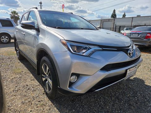 Used 2016 Toyota RAV4 XLE FWD image 5