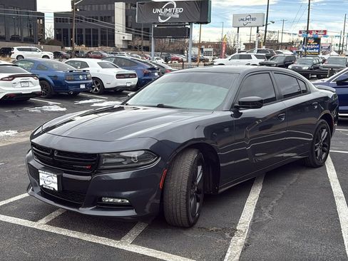 Used 2019 Dodge Charger SXT w/ Blacktop Package image 7