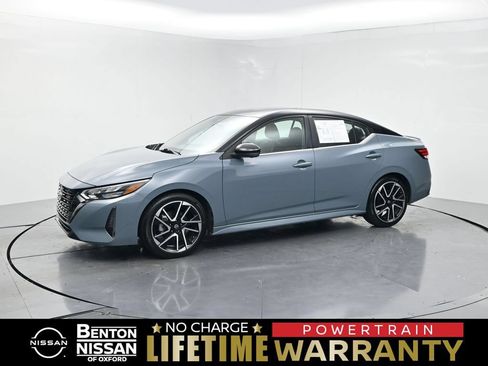Used 2025 Nissan Sentra SR w/ SR Premium Package FWD image 1