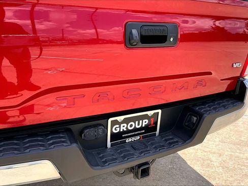 Used 2016 Toyota Tacoma SR5 w/ Towing Package RWD image 10