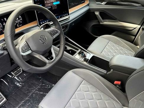 New 2026 Volkswagen Tiguan SEL R-Line AWD/4WD image 10