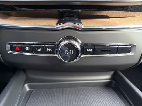 New 2026 Volvo XC60 B5 Ultra w/ Climate Package image 26