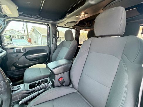 Used 2023 Jeep Wrangler Unlimited w/ Cold Weather Group AWD/4WD image 35