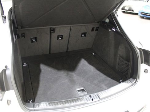 Used 2021 Porsche Macan Base image 38