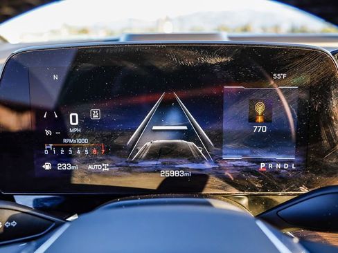 Used 2025 Chevrolet Suburban Z71 image 29