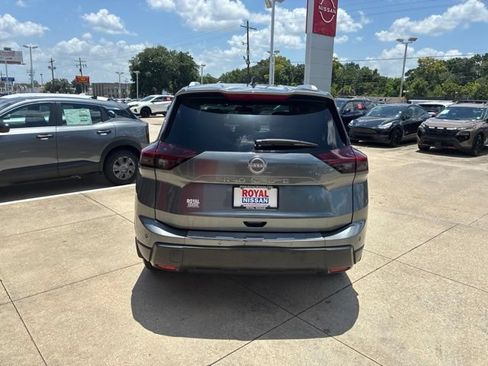 Used 2025 Nissan Rogue SV w/ SV Premium Package FWD image 6