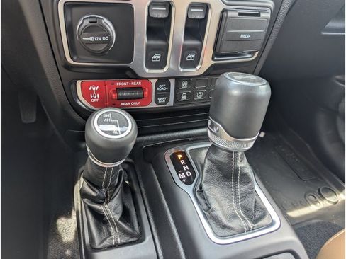 Used 2021 Jeep Wrangler Rubicon AWD/4WD image 16