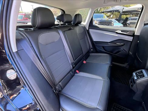Used 2023 Volkswagen Taos SE w/ Panoramic Sunroof Package image 20