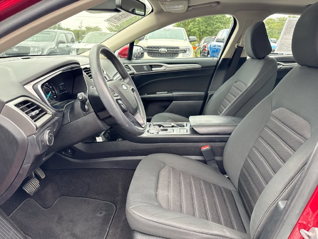 Used 2020 Ford Fusion SE FWD image 21