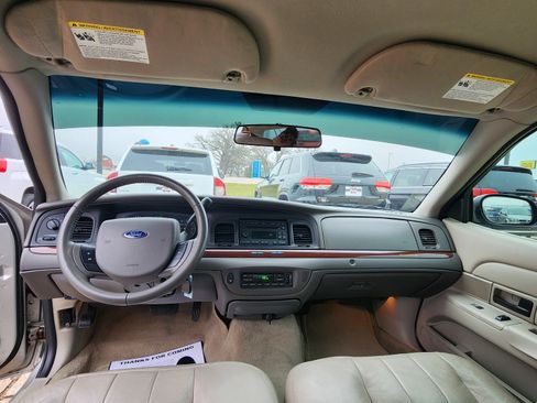 Used 2011 Ford Crown Victoria LX w/ Comfort Appearance Pkg image 15