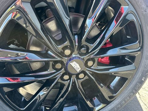 New 2025 Cadillac XT5 Sportv w/ LPO, Blue Accent Package AWD/4WD image 27