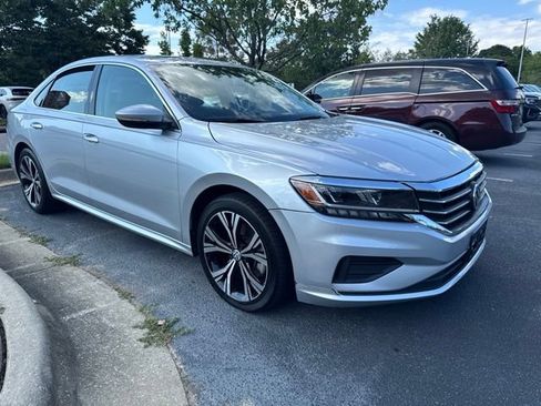 Used 2021 Volkswagen Passat 2.0T SE FWD image 6