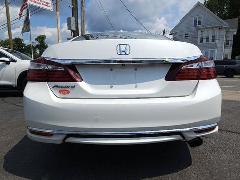 Used 2016 Honda Accord EX image 5