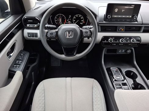 Used 2023 Honda Pilot LX image 4