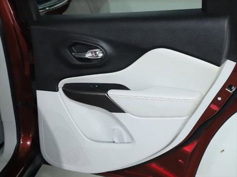 Certified 2020 Jeep Cherokee Latitude Lux w/ Quick Order Package 26H Lux image 31