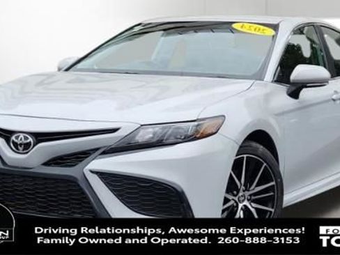 Used 2024 Toyota Camry SE FWD image 3