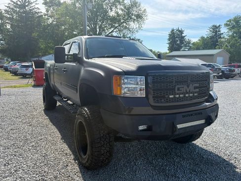 Used 2011 GMC Sierra 3500 Denali AWD/4WD image 6