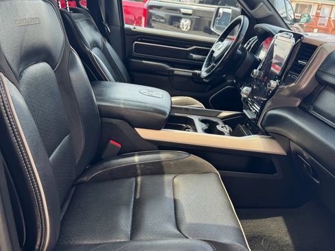 Used 2019 RAM 1500 Laramie w/ Sport Appearance Package AWD/4WD image 10