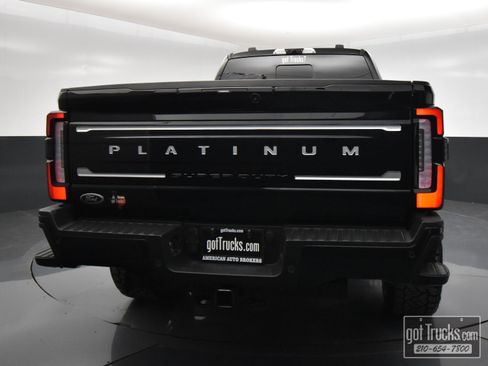 Used 2025 Ford F250 Platinum w/ Platinum Plus Package image 6