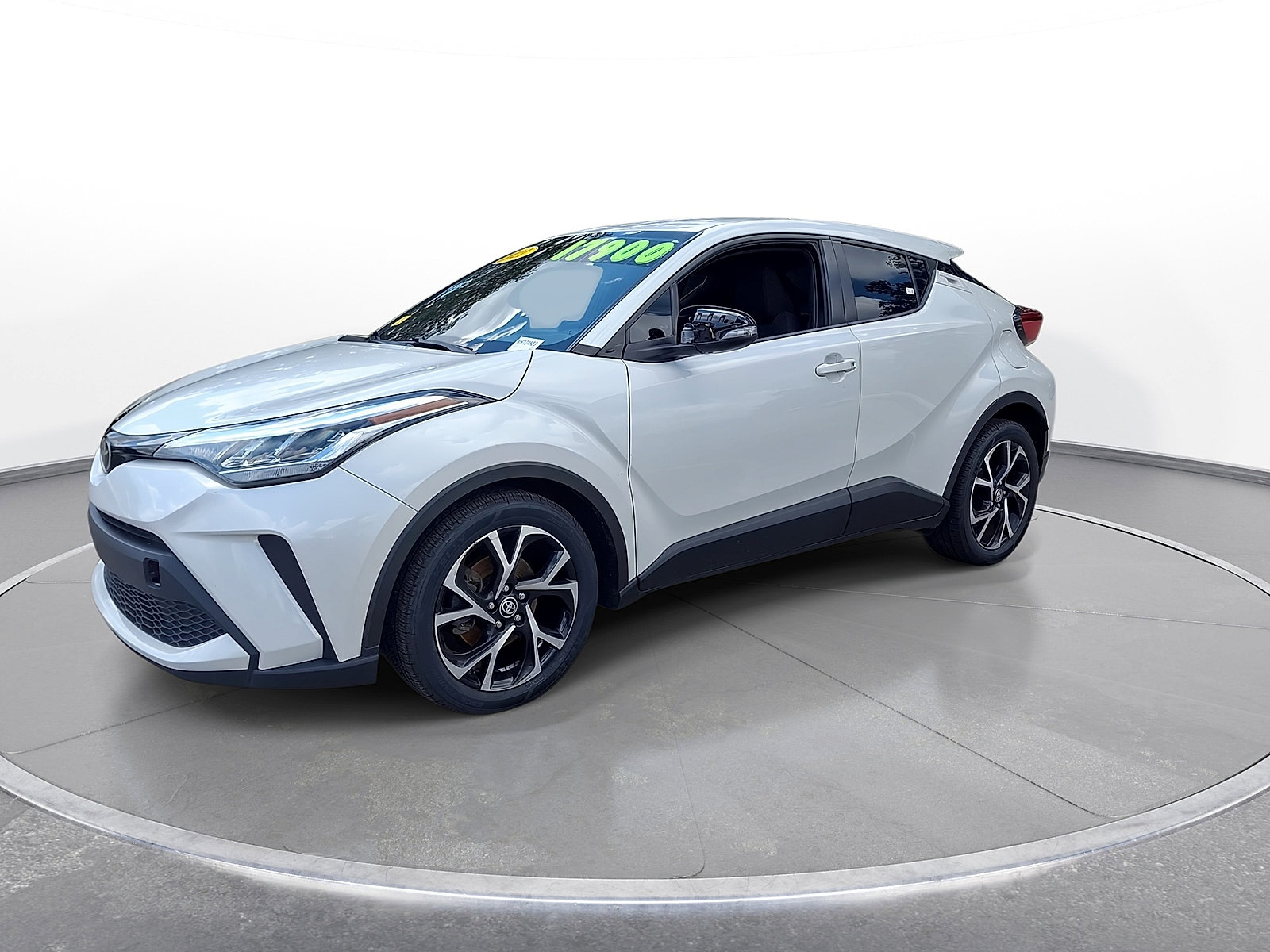 Used 2021 Toyota C-HR XLE FWD image 4