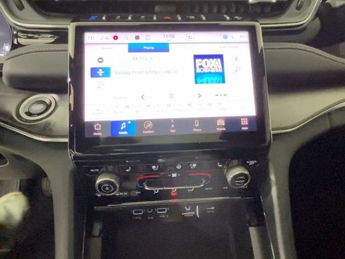 Used 2023 Jeep Grand Cherokee Overland w/ Luxury Tech Group IV AWD/4WD image 31