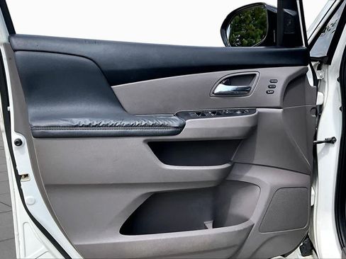 Used 2014 Honda Odyssey Touring image 19