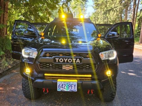 Used 2019 Toyota Tacoma TRD Off-Road w/ Technology Package AWD/4WD image 7