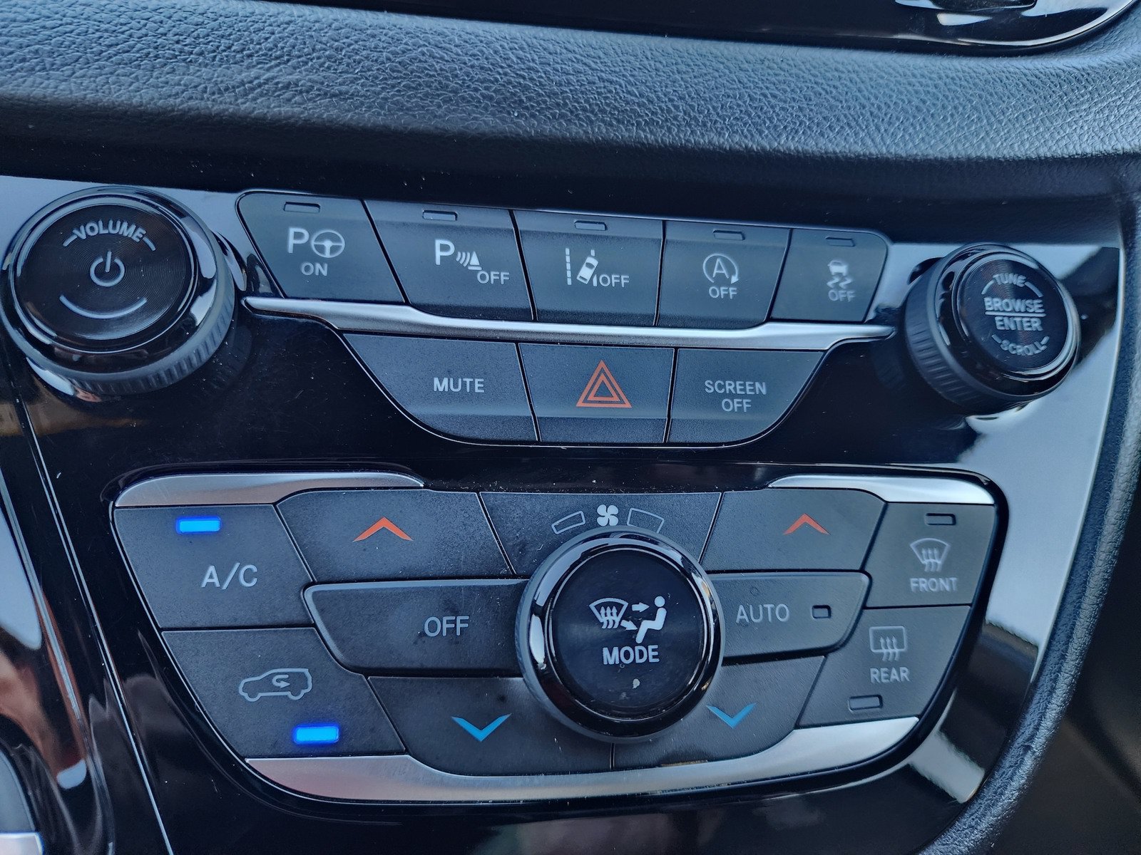 Used 2020 Chrysler Pacifica Touring-L AWD/4WD image 26