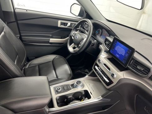 Used 2022 Ford Explorer XLT w/ Equipment Group 202A image 25