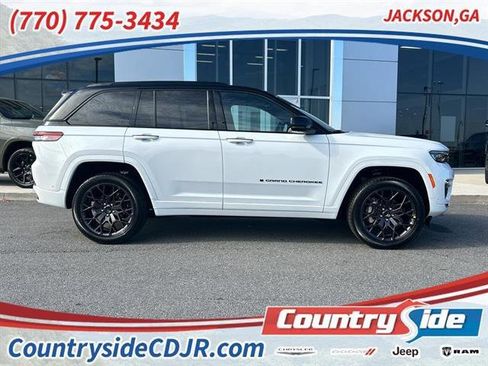 New 2025 Jeep Grand Cherokee Summit image 2